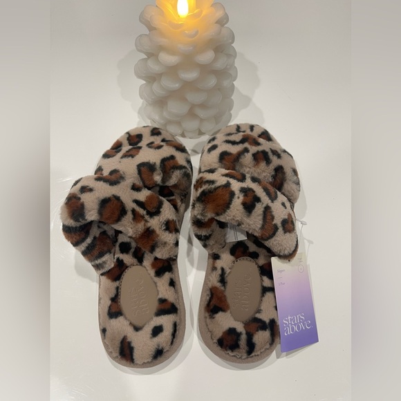 Women stars above house slippers NWT - Picture 1 of 4